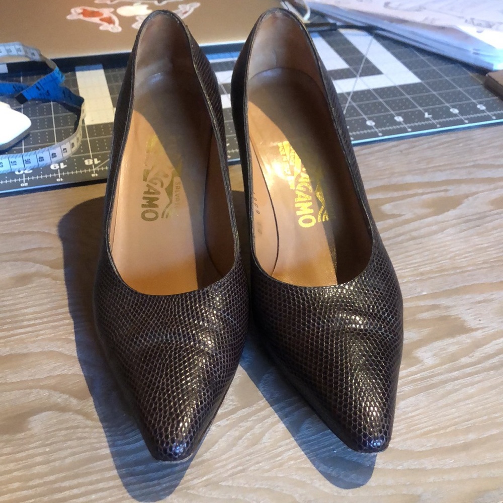Salvatore Ferragamo brown leather pumps